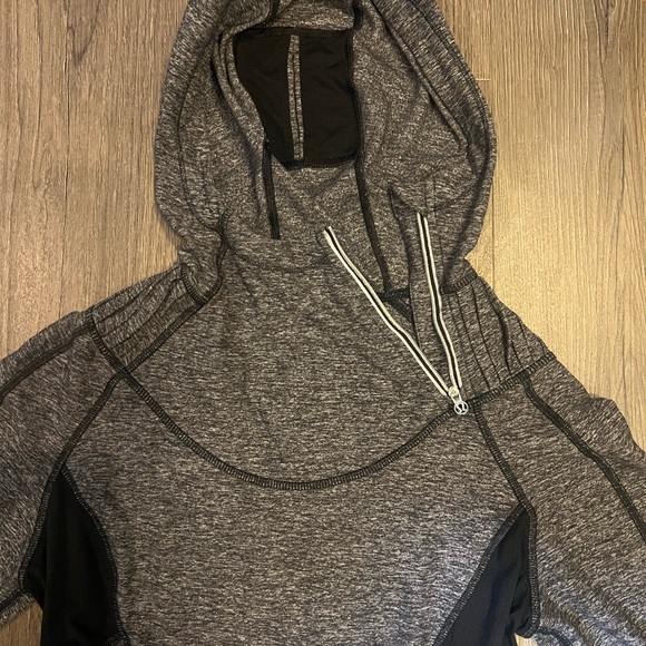 Lululemon Run Back On Track Hoodie Gray Pullover Ponytail Hood Sz 8 - Picture 3 of 5